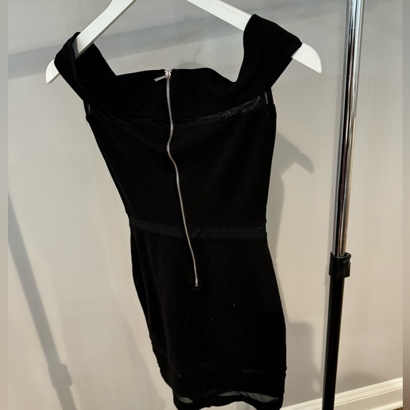 SOLD French connection off shoulder black mini dress - Picture 4 of 6